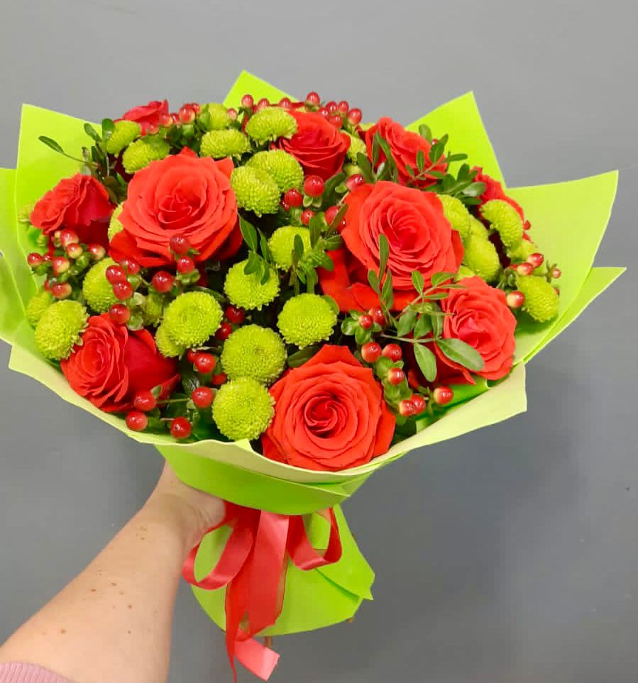 Букет цветов из: Хризантемы и Розы в Верхнеуральске