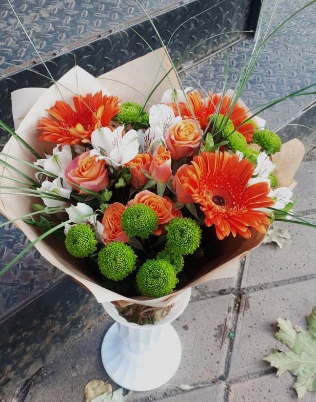 Букет цветов из: Герберы, Хризантемы, Альстромерии и Розы в Верхнеуральске
