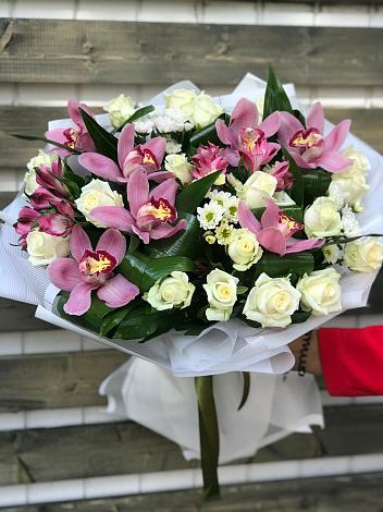 Букет цветов из: Розы и Хризантемы в Верхнеуральске