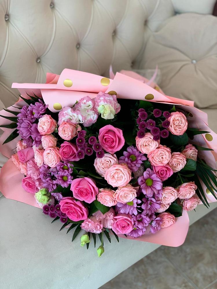 Букет цветов из: Хризантемы, Розы и Лизиантусы в Верхнеуральске