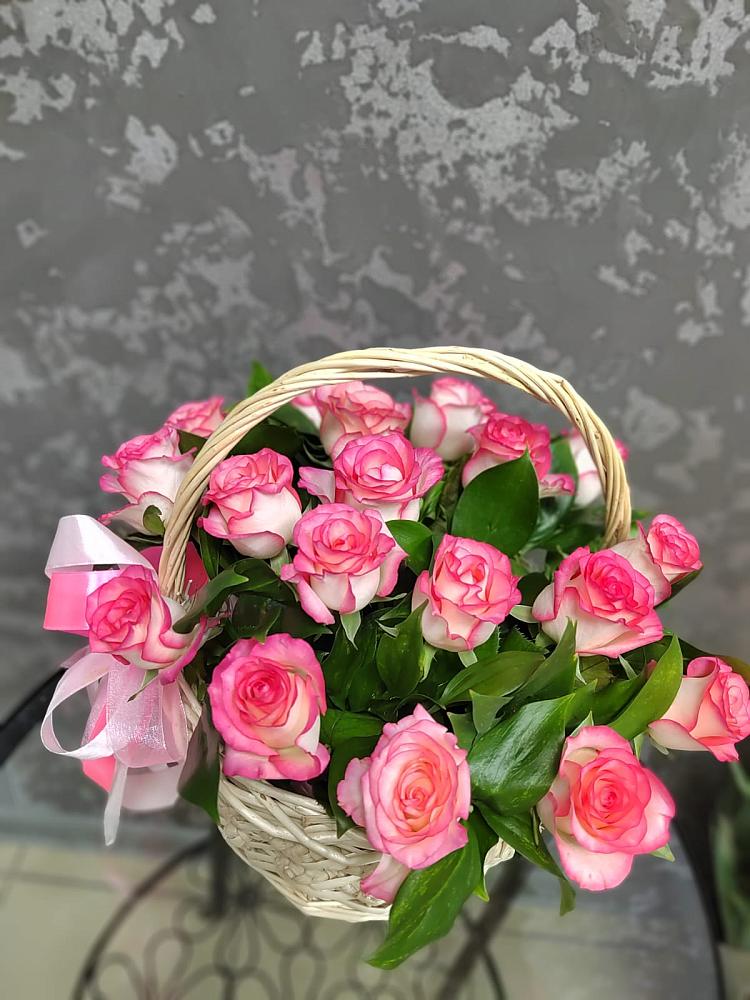Цветочная композиция из Розы в корзине в Верхнеуральске