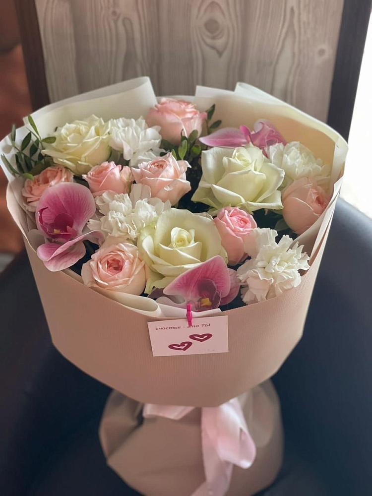 Букет цветов из: Орхидеи, Розы и Гвоздики в Верхнеуральске