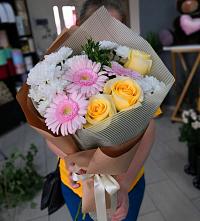 Букет цветов из:  Герберы, Розы и Хризантемы в Верхнеуральске