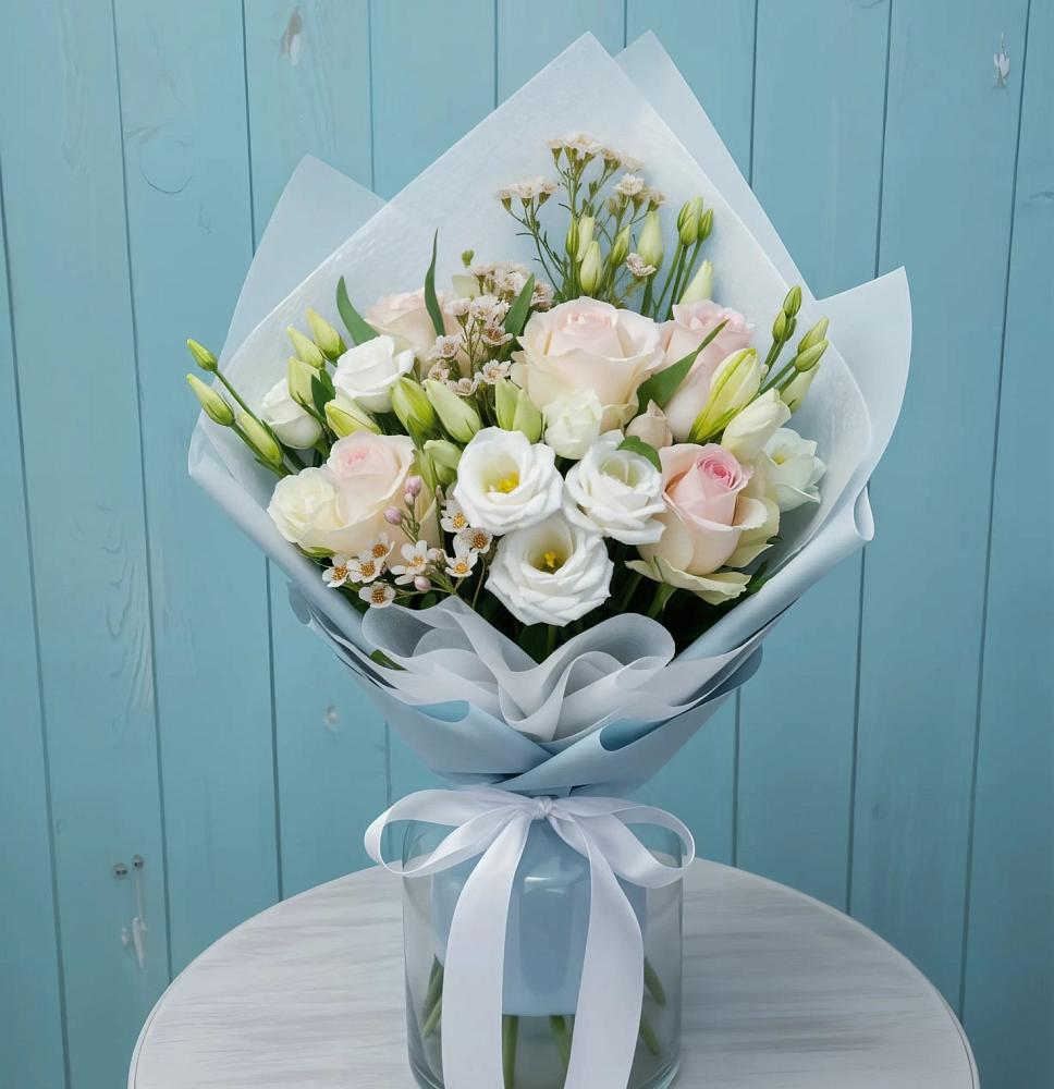 Букет цветов из: Розы и Лизиантусы в Верхнеуральске