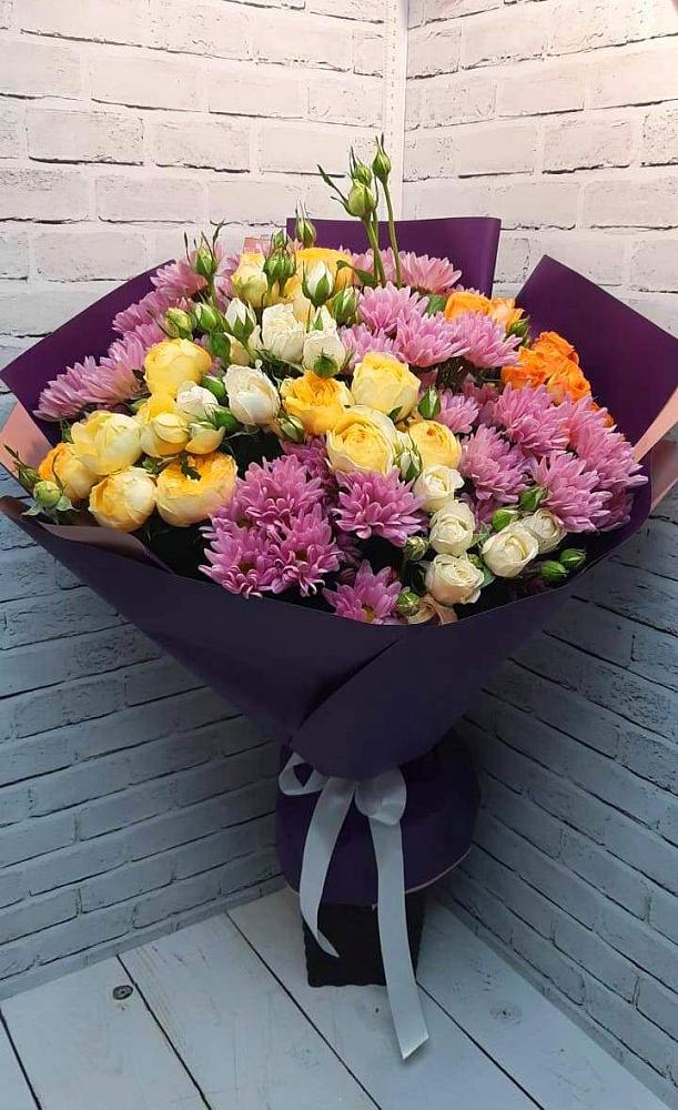 Букет цветов из: Хризантемы и Розы в Верхнеуральске