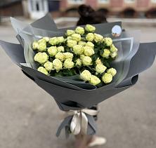 Букет Белые кустовые розы Солинеро в Верхнеуральске