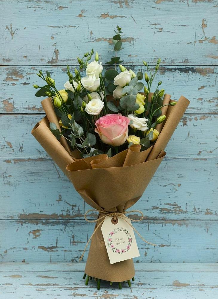 Букет цветов из: Розы и Лизиантусы в Верхнеуральске