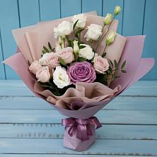 Букет цветов из:  Розы и Лизиантусы в Верхнеуральске