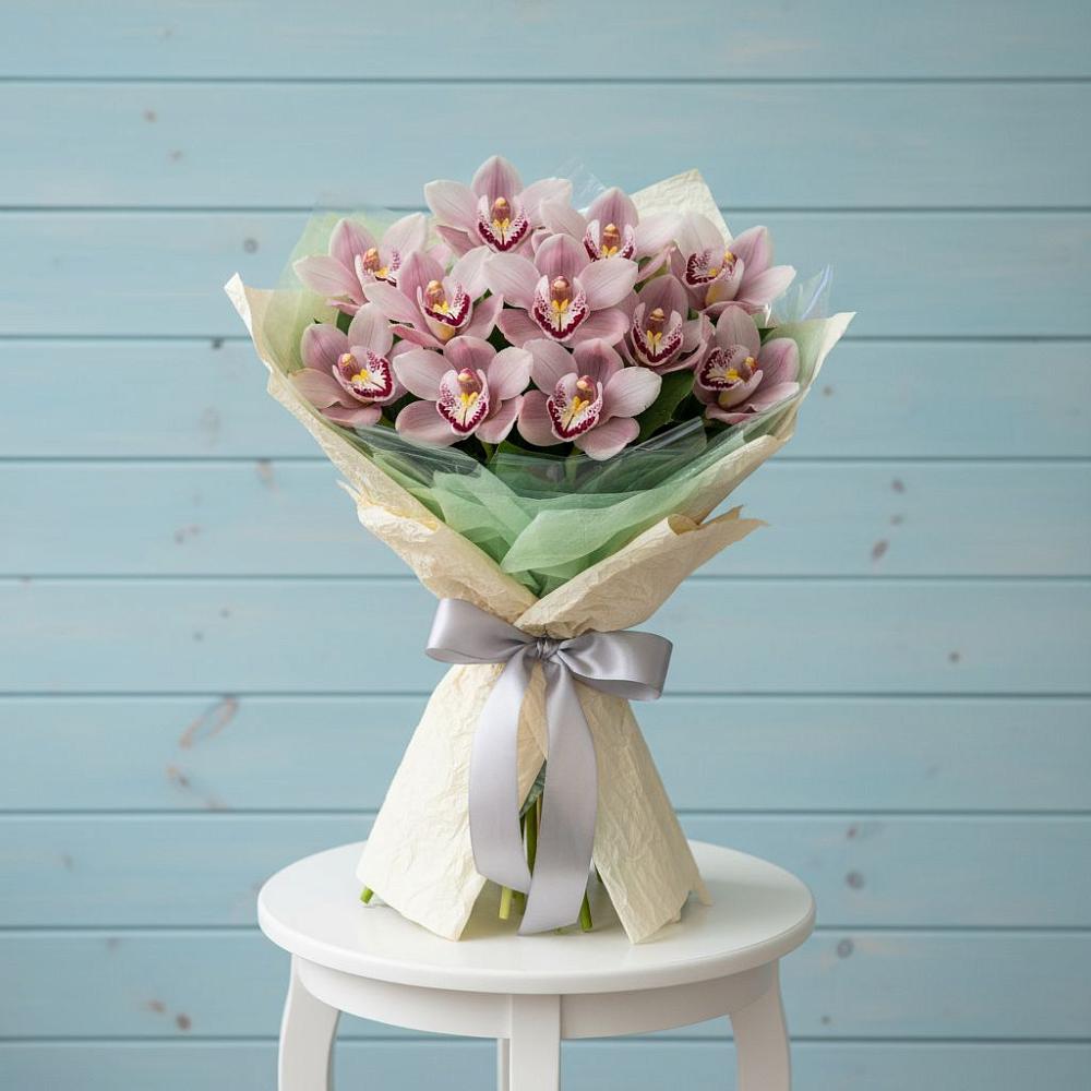 Букет цветов из: Орхидеи и Розы в Верхнеуральске