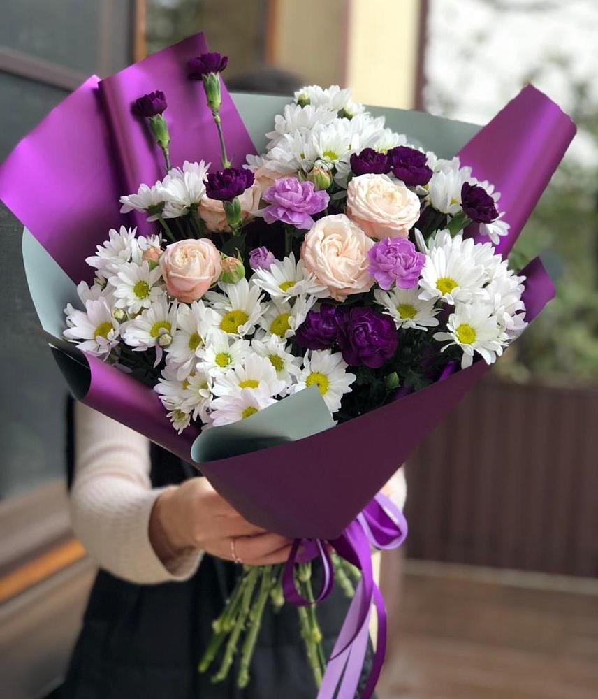 Букет цветов из: Хризантемы, Гвоздики и Розы в Верхнеуральске