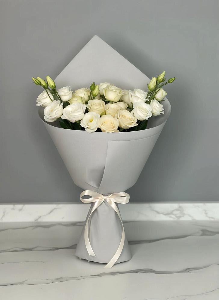 Букет цветов из: Розы и Лизиантусы в Верхнеуральске