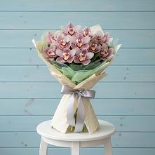 Букет цветов из:  Орхидеи и Розы #REPLACE_PRED# Верхнеуральске