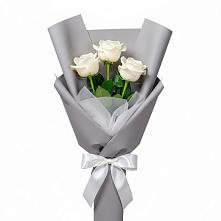 Букет 3 белые розы в Верхнеуральске