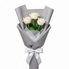 Букет 3 белые розы в Верхнеуральске