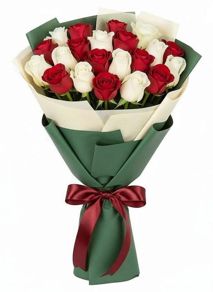 Букет Микс из красных и белых роз в Верхнеуральске
