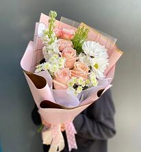 Букет цветов из:  Хризантемы и Розы в Верхнеуральске