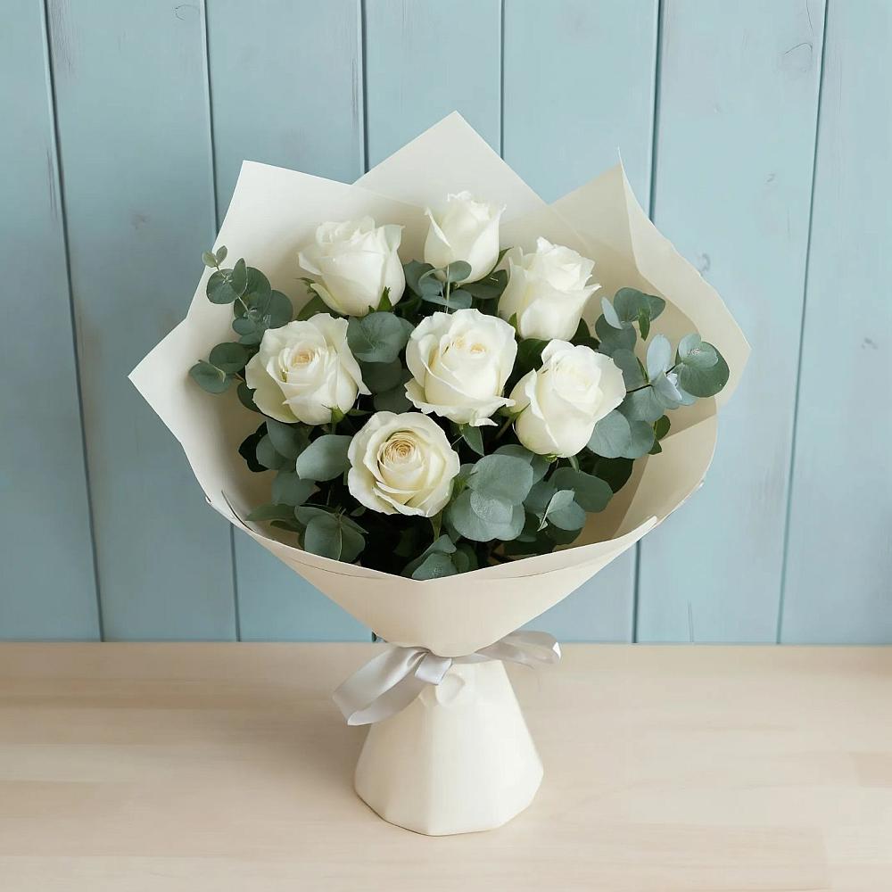 Букет Белые розы в Эвкалипте в Верхнеуральске