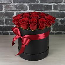 Цветочная композиция из Розы в шляпной коробке в Верхнеуральске