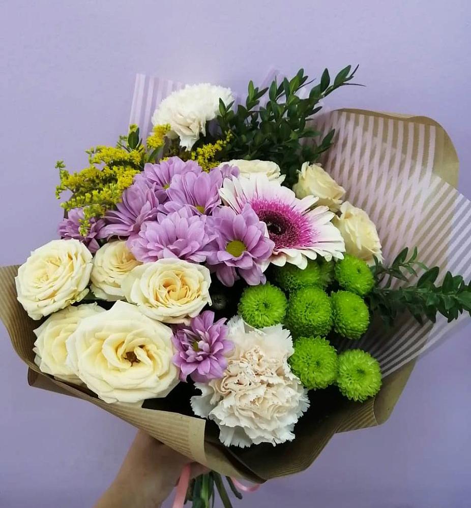 Букет цветов из: Хризантемы, Розы, Гвоздики и Герберы в Верхнеуральске