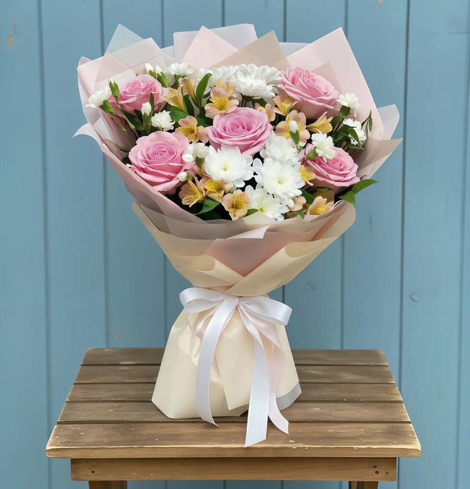 Букет цветов из: Гвоздики, Орхидеи и Розы в Верхнеуральске