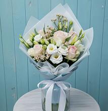 Букет цветов из:  Розы и Лизиантусы в Верхнеуральске