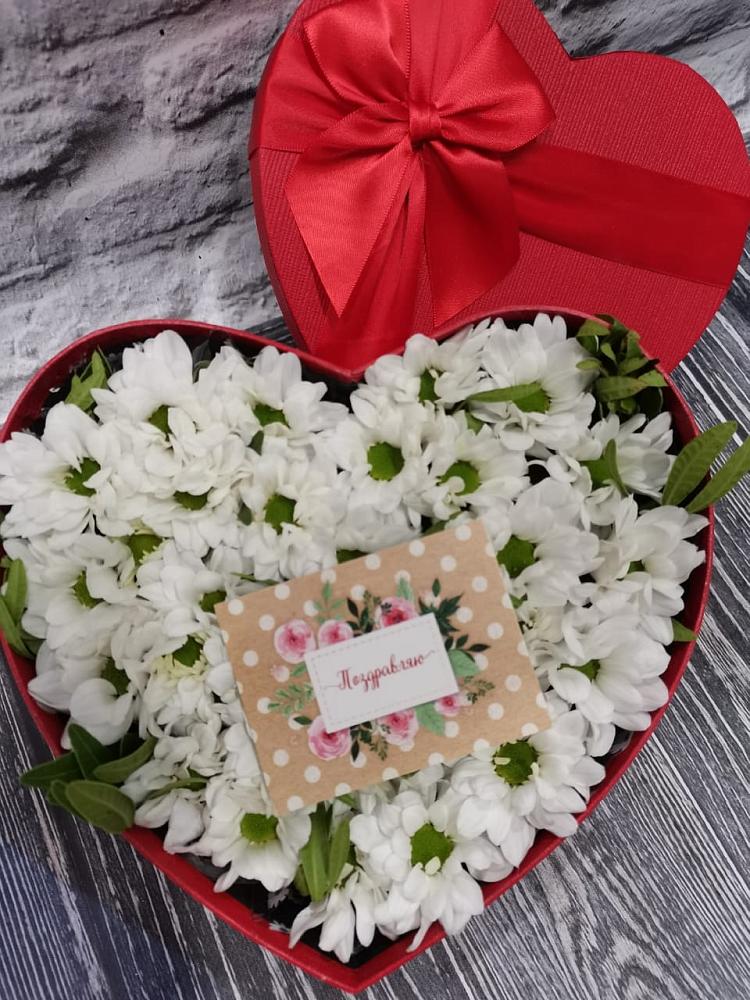 Цветочная композиция из Хризантемы в виде сердца в Верхнеуральске