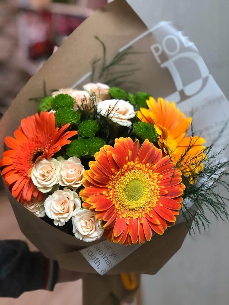 Букет цветов из: Герберы, Хризантемы и Розы в Верхнеуральске