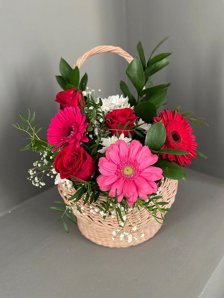 Цветочная композиция из Розы, Хризантемы и Герберы в корзине в Верхнеуральске