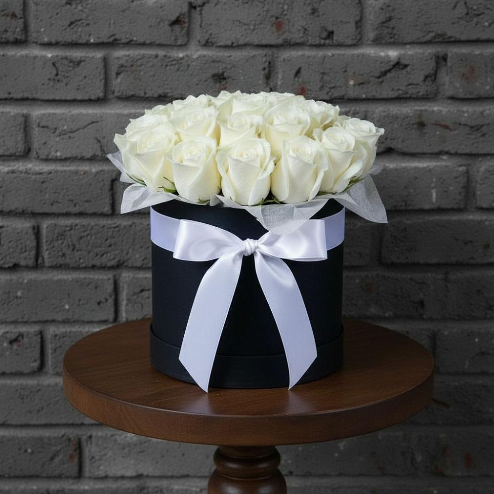 Цветочная композиция из Розы в шляпной коробке в Верхнеуральске