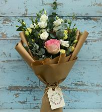 Букет цветов из:  Розы и Лизиантусы в Верхнеуральске