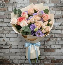 Букет цветов из:  Розы, Лизиантусы и Гвоздики в Верхнеуральске