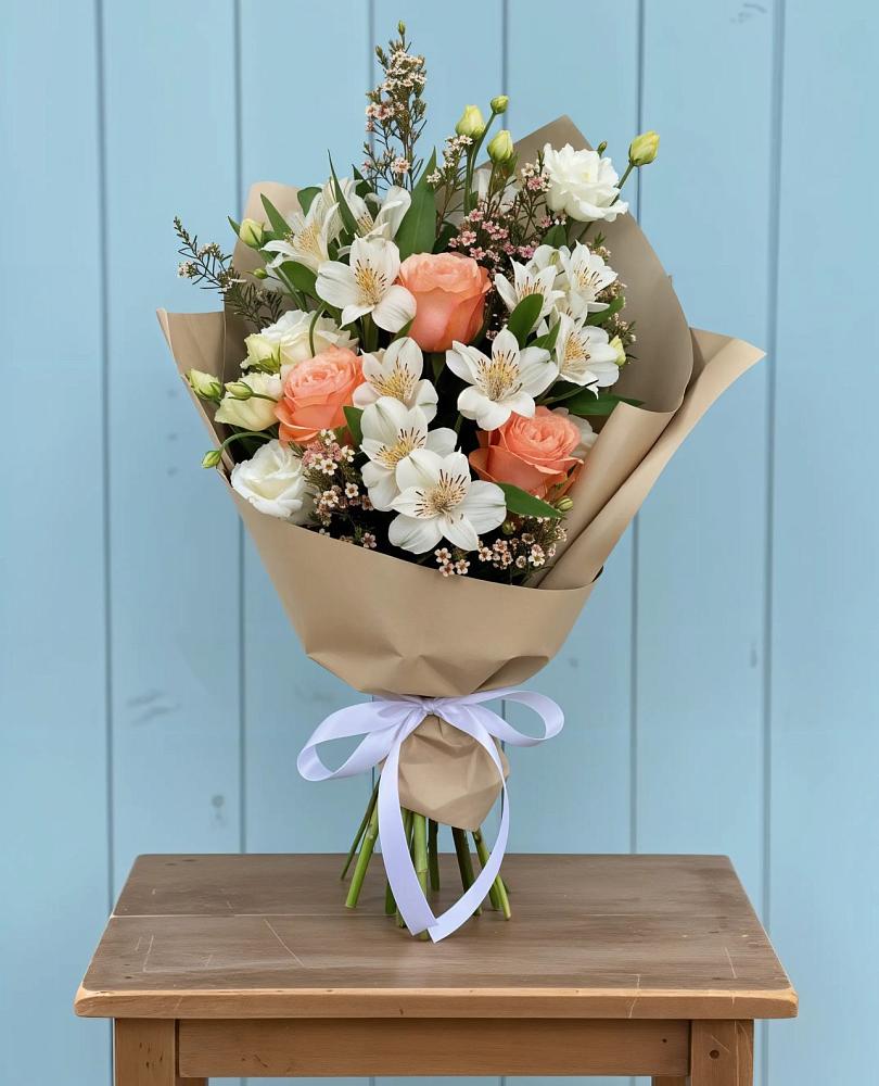 Букет цветов из: Альстромерии, Лизиантусы, Розы и Хризантемы в Верхнеуральске