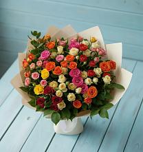 Букет Микс из разноцветных кустовых роз в Верхнеуральске