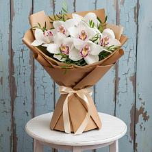 Букет цветов из:  Орхидеи и Розы в Верхнеуральске