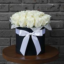 Цветочная композиция из Розы в шляпной коробке в Верхнеуральске