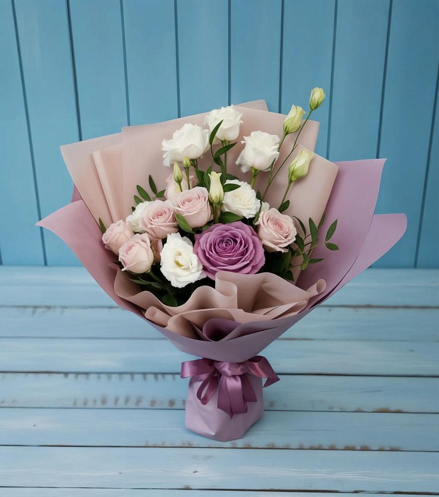 Букет цветов из: Розы и Лизиантусы в Верхнеуральске